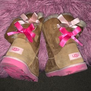 UGG boot with 2 mini bowties